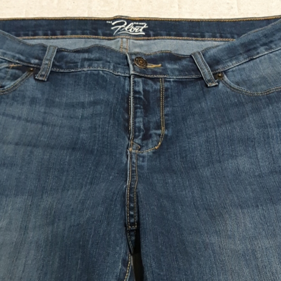 Old Navy Jeans - Picture 2 of 8